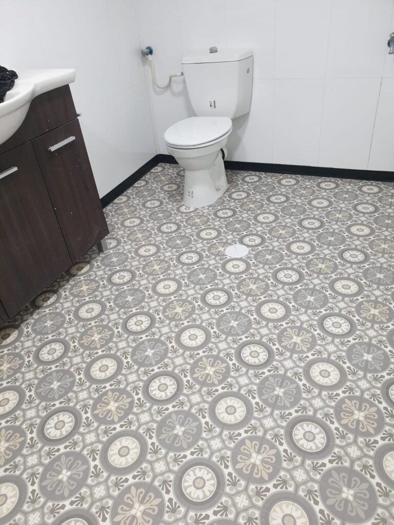 ריצוף אריחי PVC  פי וי סי